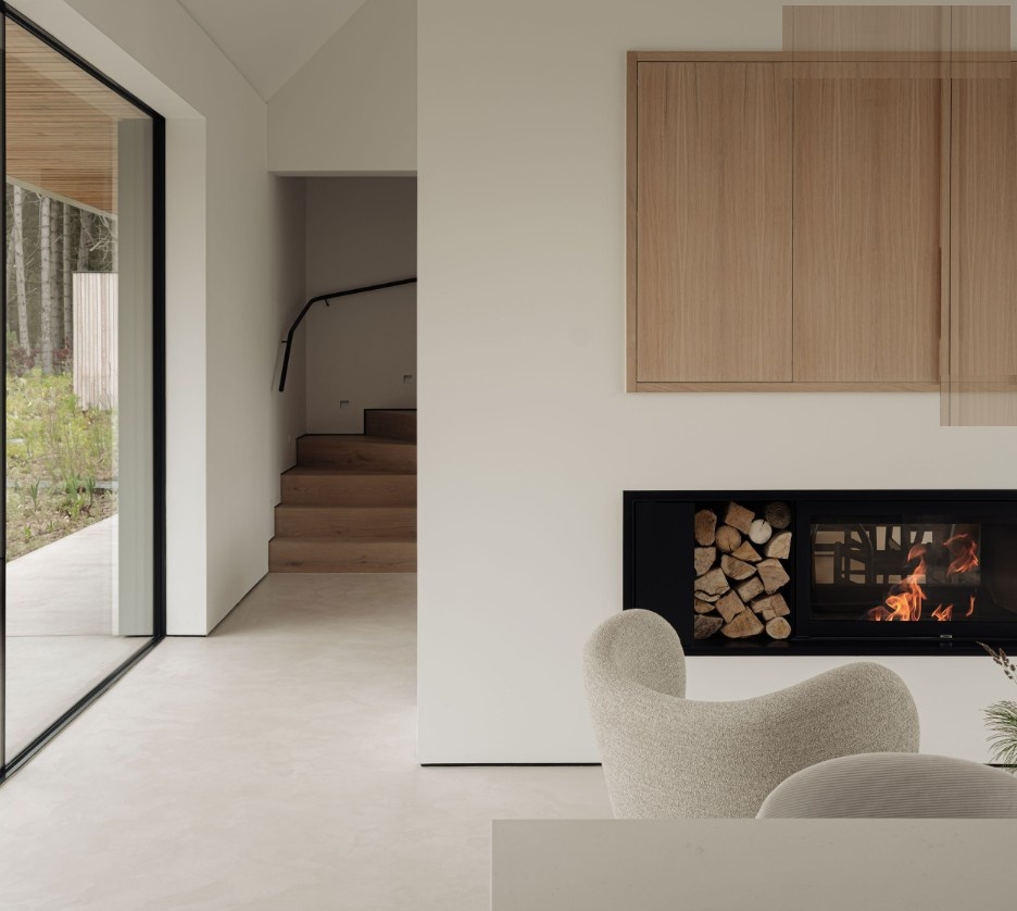 Contemporary interior. Calm, modern aesthetic. Cream sofa and fireplace.