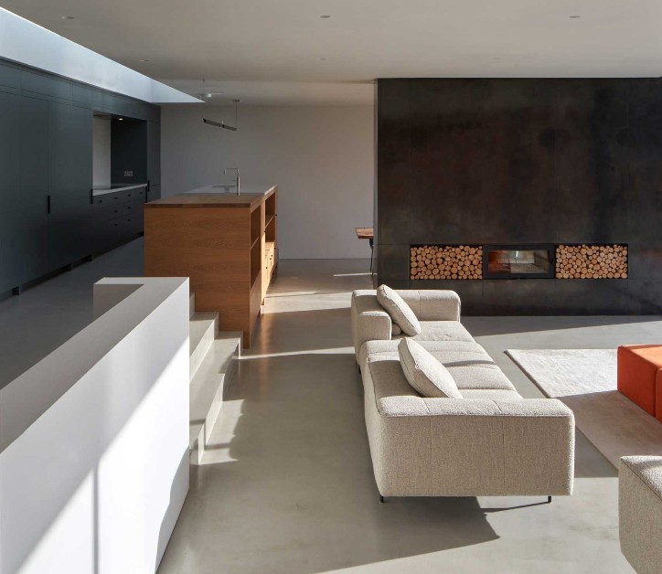 Contemporary interior. Calm, modern aesthetic. Cream sofa.